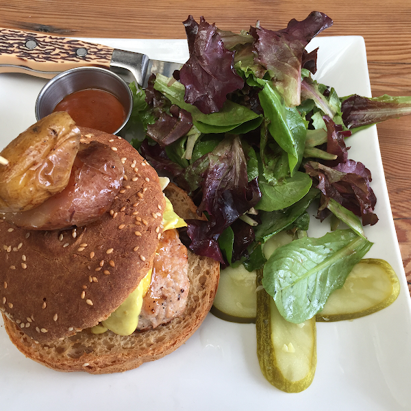 Turkey burger with side salad