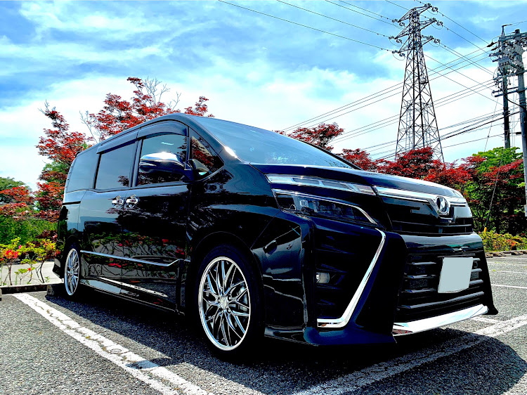 ヴォクシーの愛車・色々進行中に関するカスタム事例の投稿画像1枚目