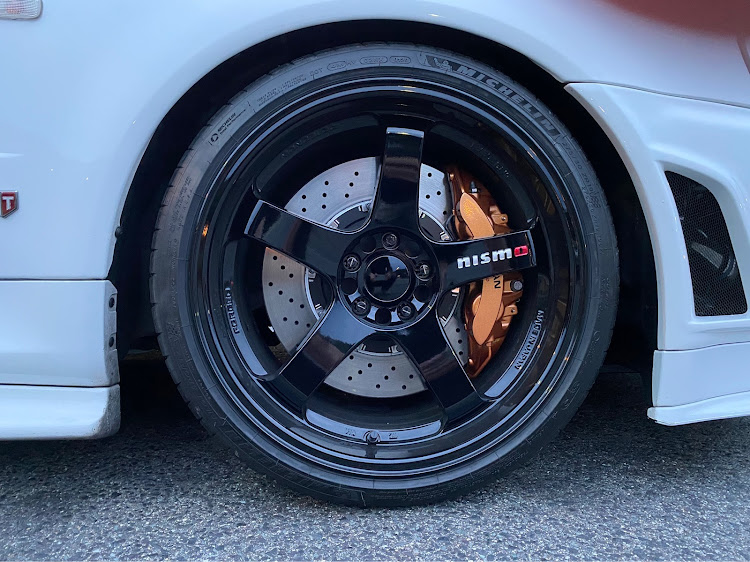 スカイライン GT-RのLMGT4・R35ブレンボに関するカスタム事例の投稿画像4枚目