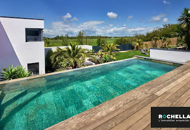 Villa with pool 2