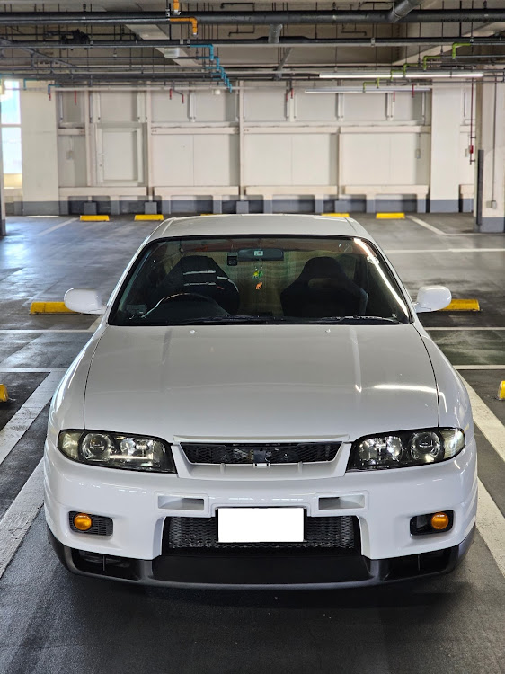 スカイライン GT-RのGT-R・BCNR33・真正面ショット・2月もよろしくお願いしますに関するカスタム事例の投稿画像1枚目