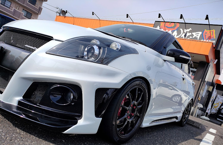 スイフトスポーツの7th heavenの堕天使・麺テナンス・マメなんです・スタッフが・救急車？に関するカスタム事例の投稿画像2枚目