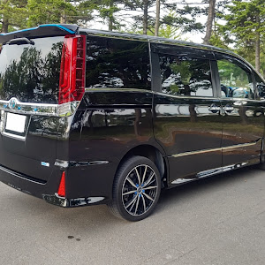 ヴォクシー ZRR85W