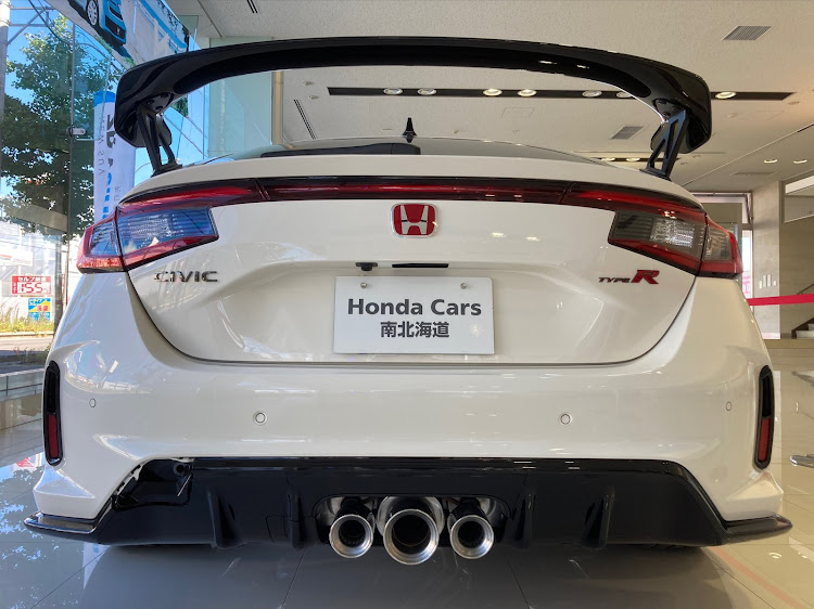 泥酔2号さんが投稿した新型シビック type R・新型フェアレディZ・前半後半に分けてに関するカスタム事例の投稿画像2枚目