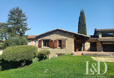 Maison avec piscine et jardin 5