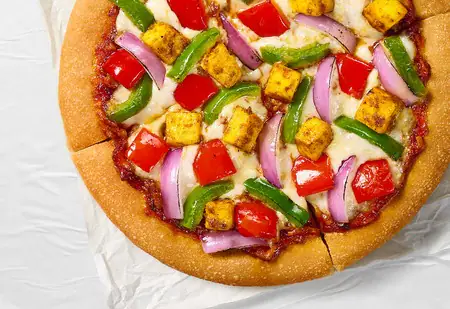 Chilli Paneer Sizzle Pizza [7 Inches]