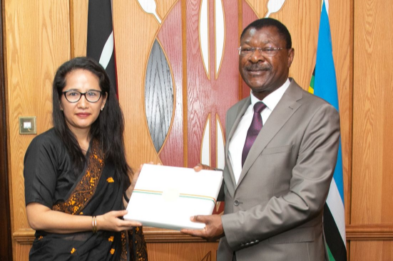 Indian High Commissioner to Kenya Namgya Khampa and National Assembly Speaker Moses Wetang’ula at Parliament Buildings on 09/11/2022