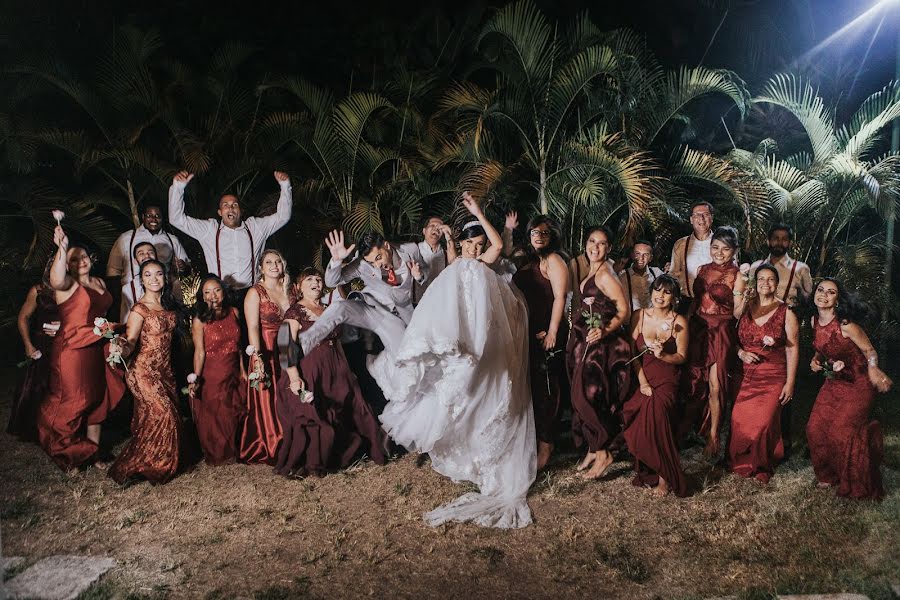 Fotógrafo de bodas Lya Roc (lyarocher). Foto del 28 de marzo 2020