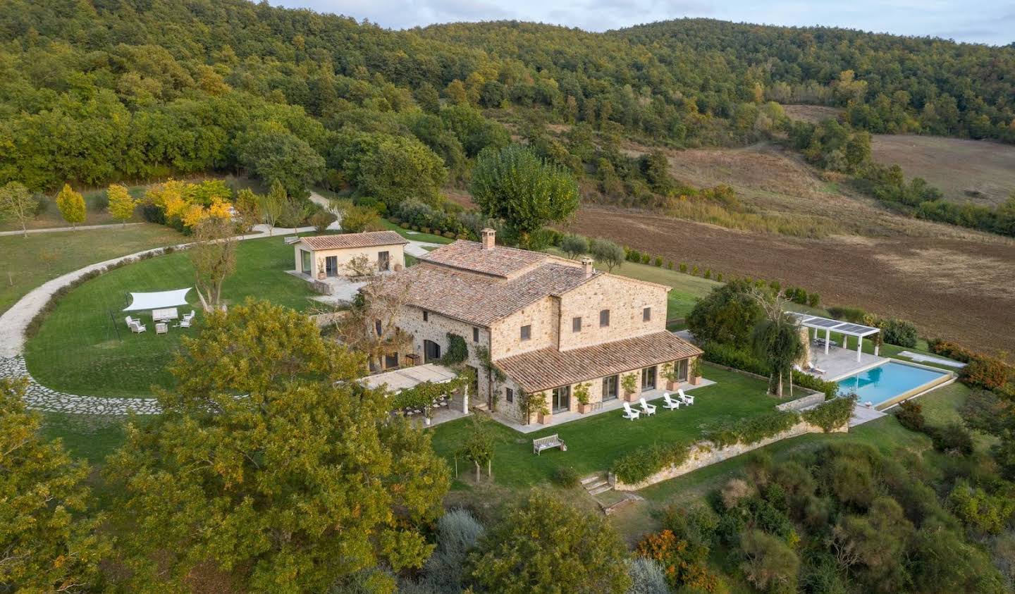 House with pool Castel del Piano