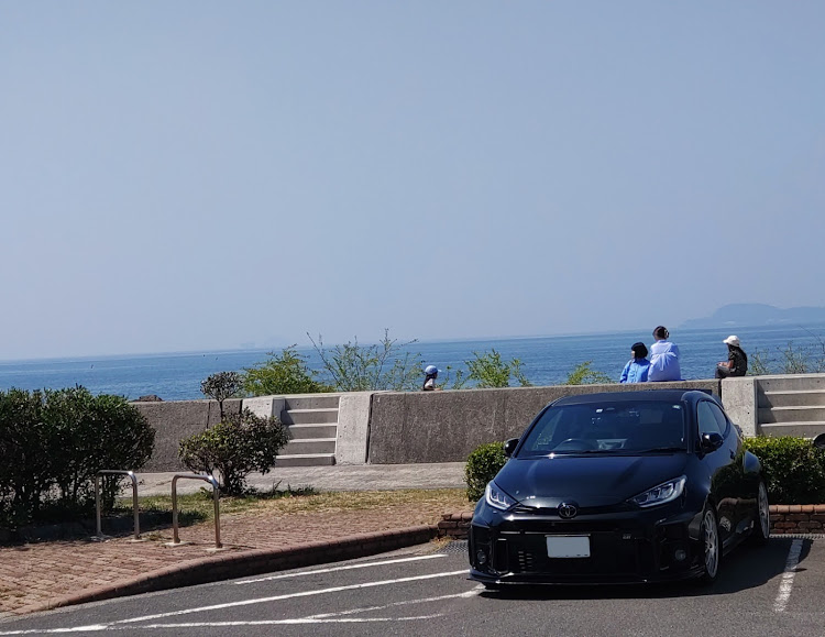 GRヤリスのいつもイイネ&コメントありがとうございます🙇‍♂️・GRヤリスRS・海と愛車・海無し県民の憧れ・お題提出に関するカスタム事例の投稿画像3枚目