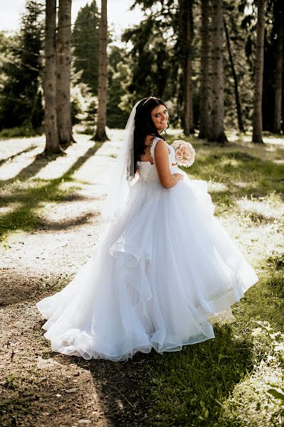 Fotógrafo de casamento Darina Kubikova (dkub). Foto de 15 de dezembro 2021