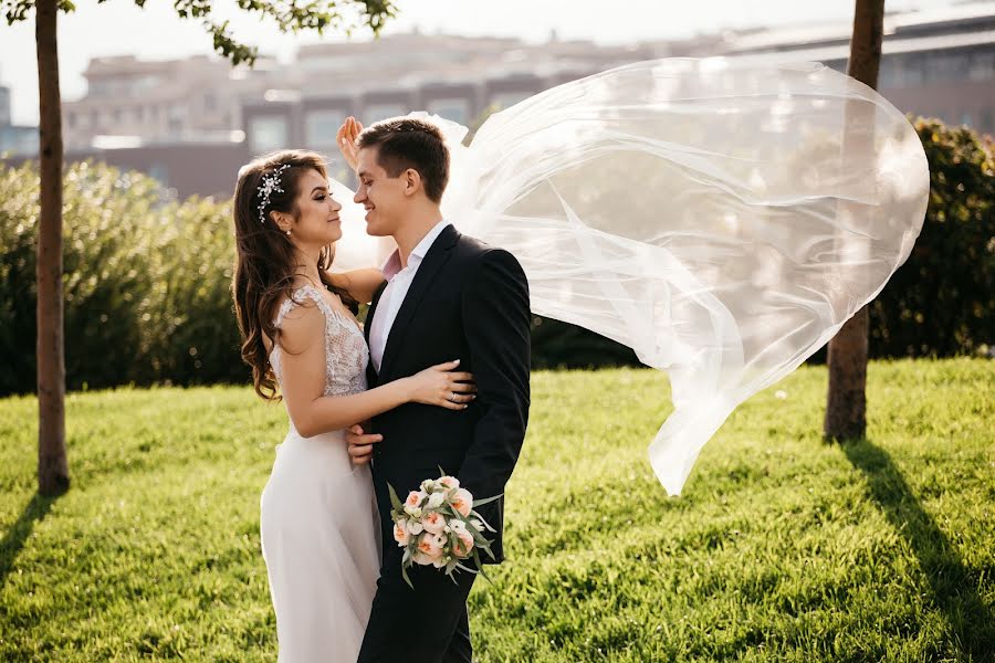 Fotógrafo de casamento Lyudmila Babenko (radostart). Foto de 16 de julho 2022