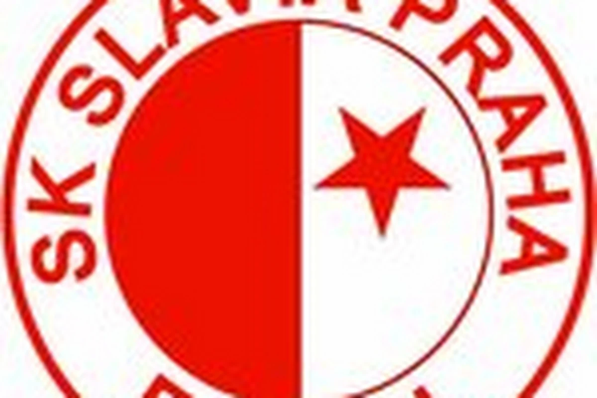 Slavia Praag-hooligans maken racisme-rel met spandoek nog erger!