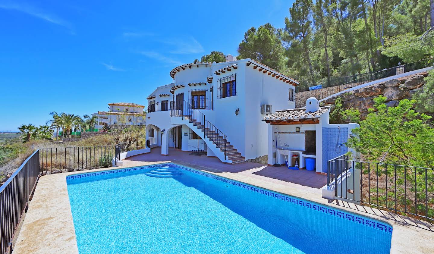 Villa avec piscine en bord de mer Dénia