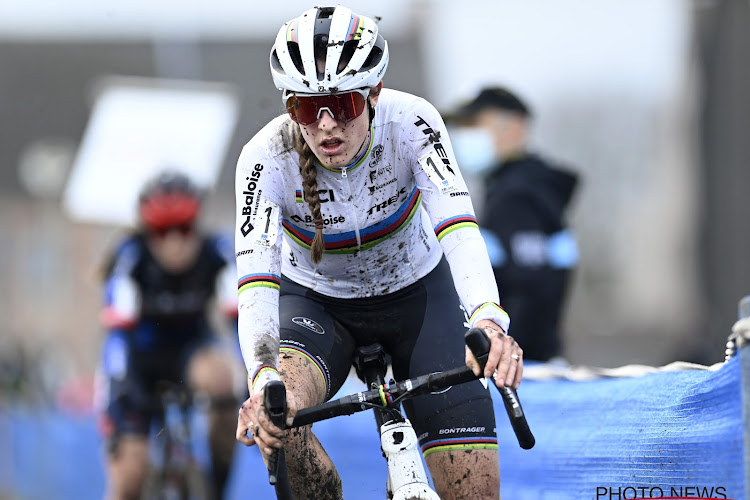 Lucinda Brand kent geen problemen met de concurrentie en haalt vlot de overwinning binnen in Herentals, vierde plaats voor Sanne Cant