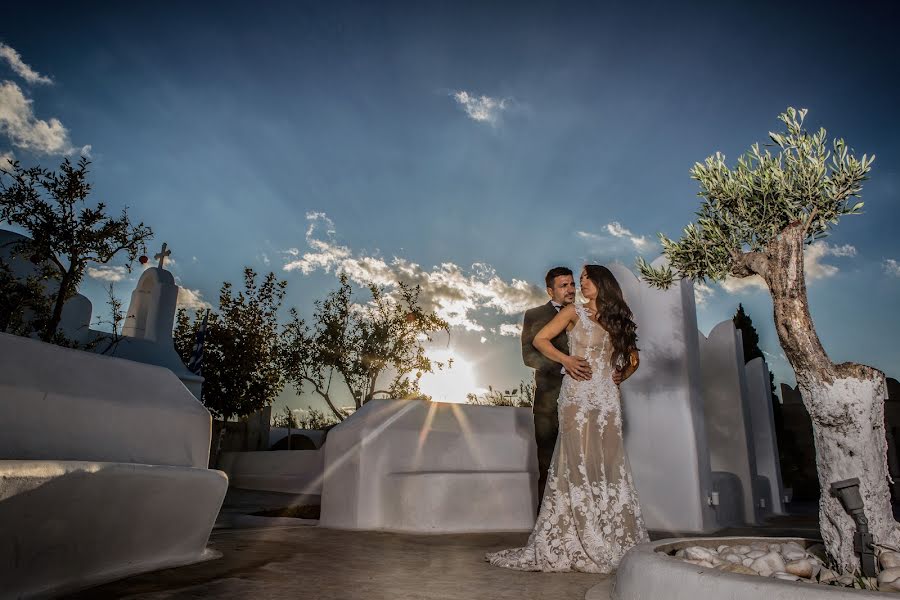 Fotógrafo de casamento Kostas Mathioulakis (mathioulakis). Foto de 30 de janeiro 2018