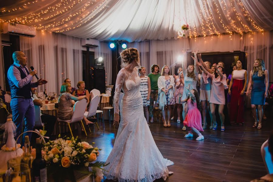 Fotógrafo de casamento Yuliya Savvateeva (savvateevajulia). Foto de 7 de setembro 2017