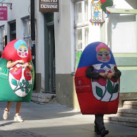 Matriosche per strade di Tallinn di 