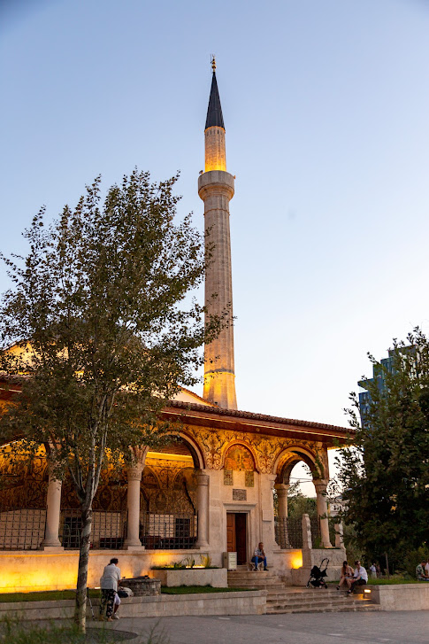 Meczet Ethema Beja, Tirana