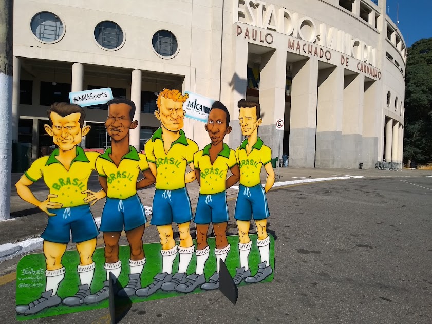 Placas Decorativas em MDF Jogador de Futebol no Estádio 5 un