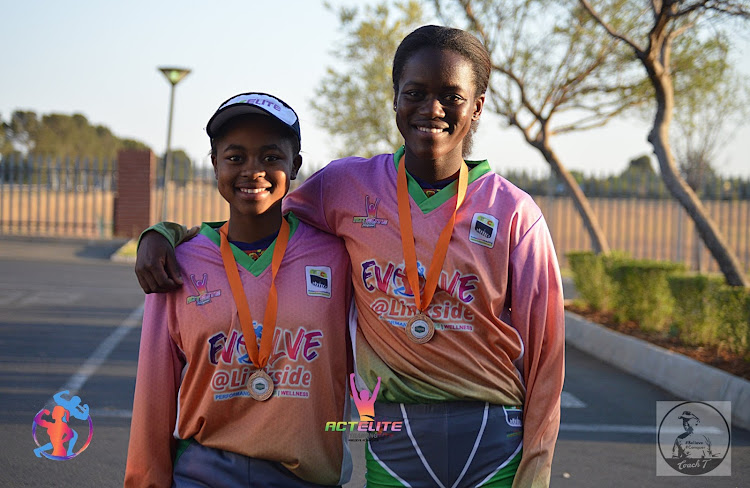 Khulasande Sports Development proteges Sisabonga Mshwadi, left, who won a bronze medal in the girls Under-14 100m, while Aludwe Nyalasa won the gold in the girls Under-17 100m at the annual Grey Bloemfontein Athletics Invitational in October 2019