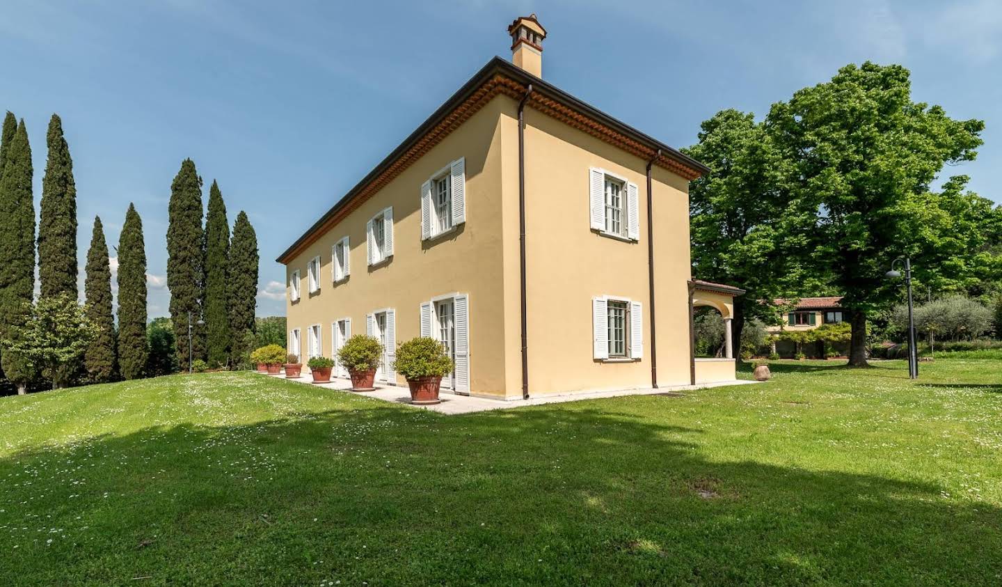 Villa with pool and garden Lazise