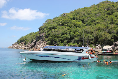 Snorkel at the best spots of the Angthong Marine Park