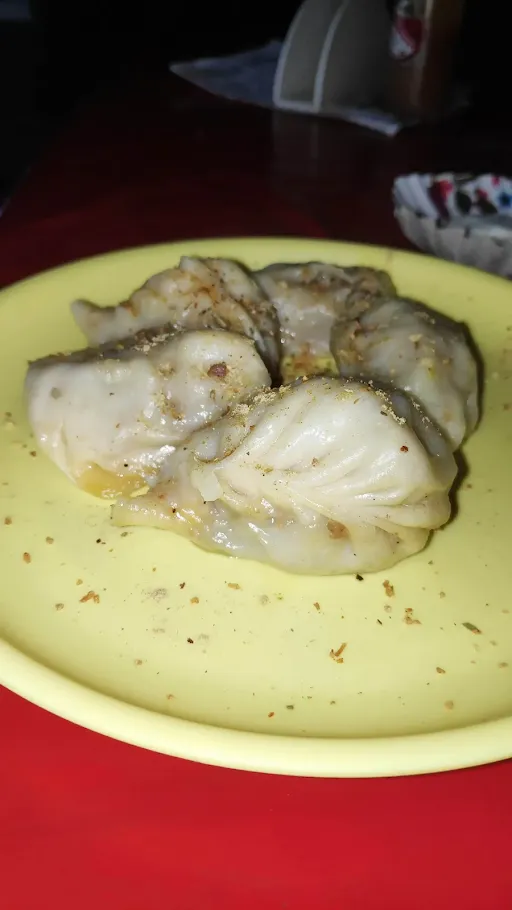 Chicken Steamed Momos [8 Pieces]