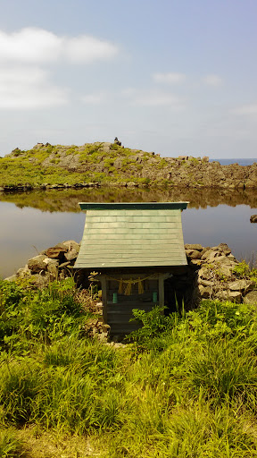 舳倉島 龍神池