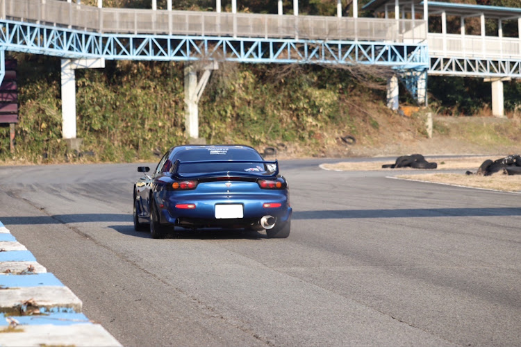 RX-7のあけましておめでとうございます・DIY・タイヤ交換・スタビブラケット交換・瀬戸内海サーキットに関するカスタム事例の投稿画像10枚目