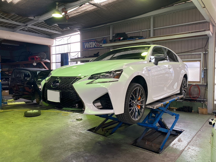 GS Fのどノーマル・GSF・LEXUS・バックプレート加工に関するカスタム事例の投稿画像1枚目