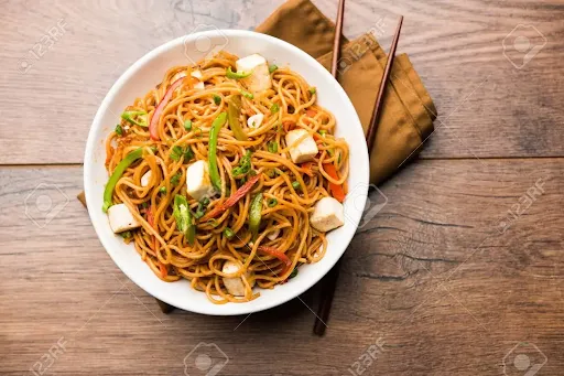 Paneer Hakka Noodles