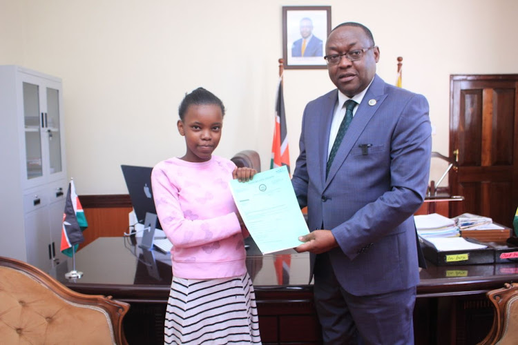 Nairobi Deputy Governor Njoroge Muchiri offers a four-year scholarship to Petronila Mutono, who scored 419 marks in KCPE 2022 on February 13,2022.