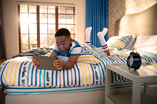 With a DStv Internet via Fibre bundle, your family gets access to uncapped fibre internet, so they can enjoy more streaming and more entertainment.