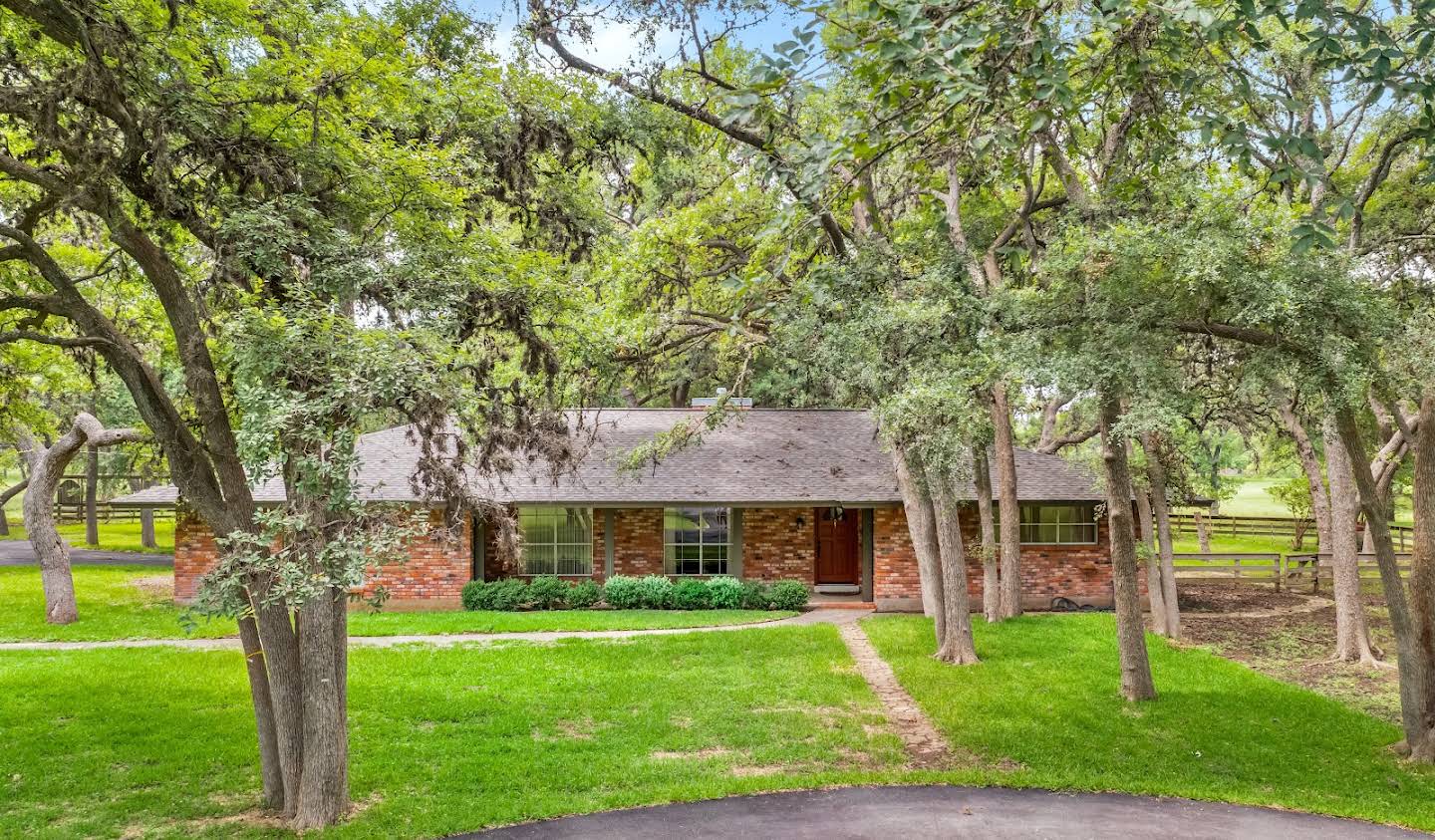 House with garden Boerne