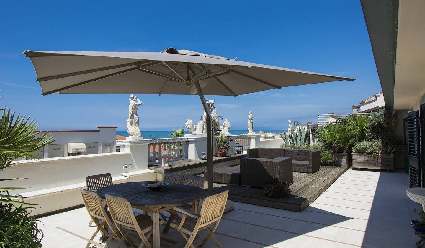 Apartment with terrace Viareggio