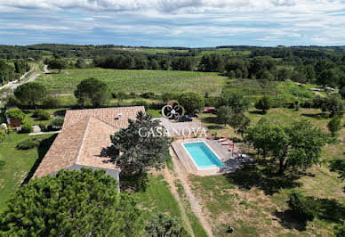 Maison avec piscine et terrasse 1