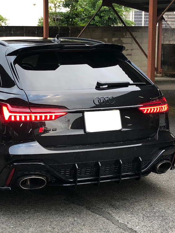 RS6 アバントのディフューザー取付・バックフォグもつけようかな・後ろからのスタイル・顔面圧力に関するカスタム事例の投稿画像3枚目