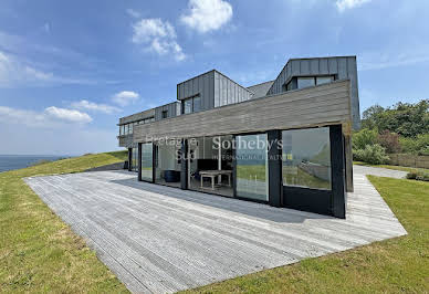 Seaside house with garden and terrace 3