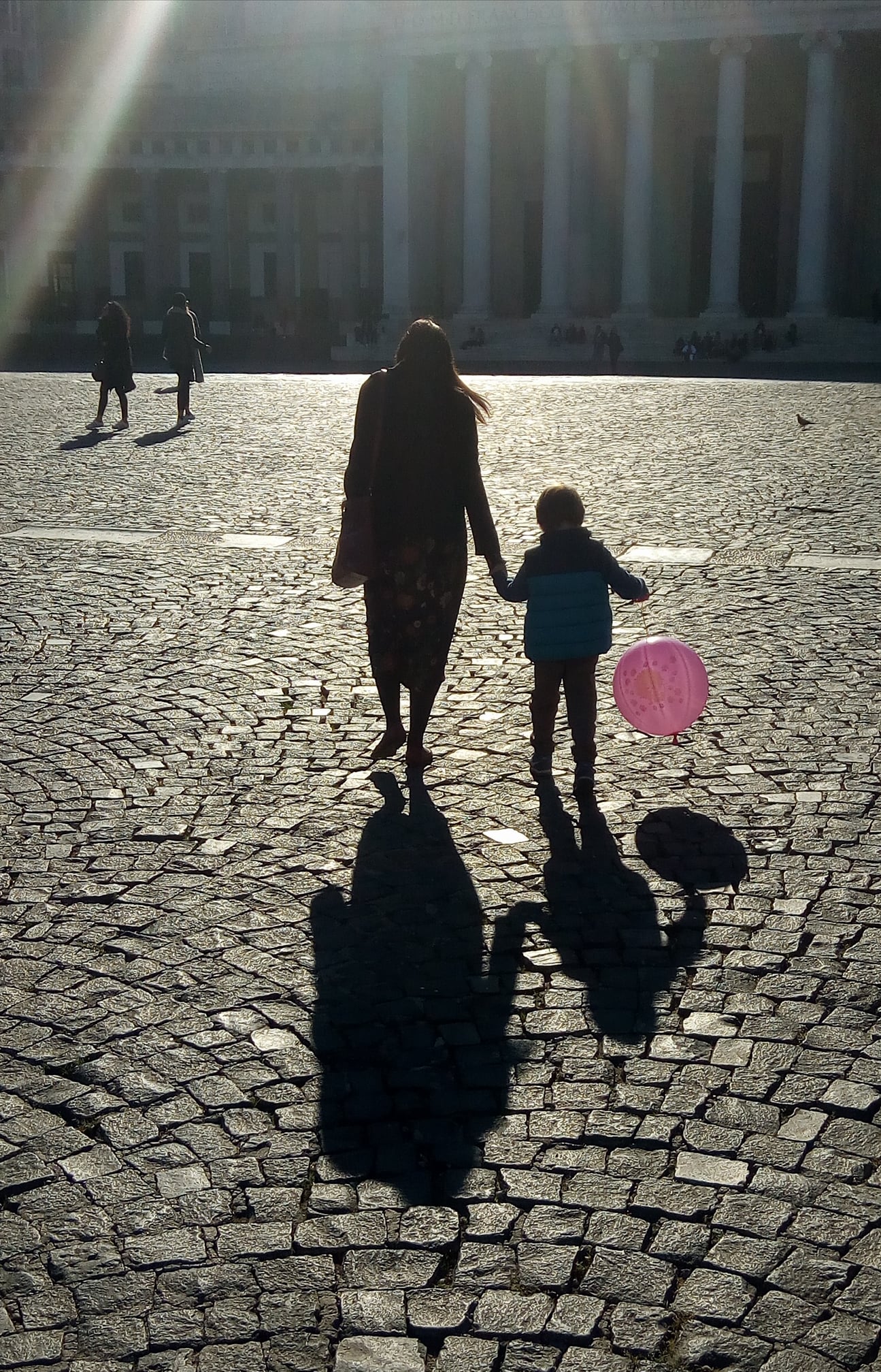 Mother, son & sun di Nazak