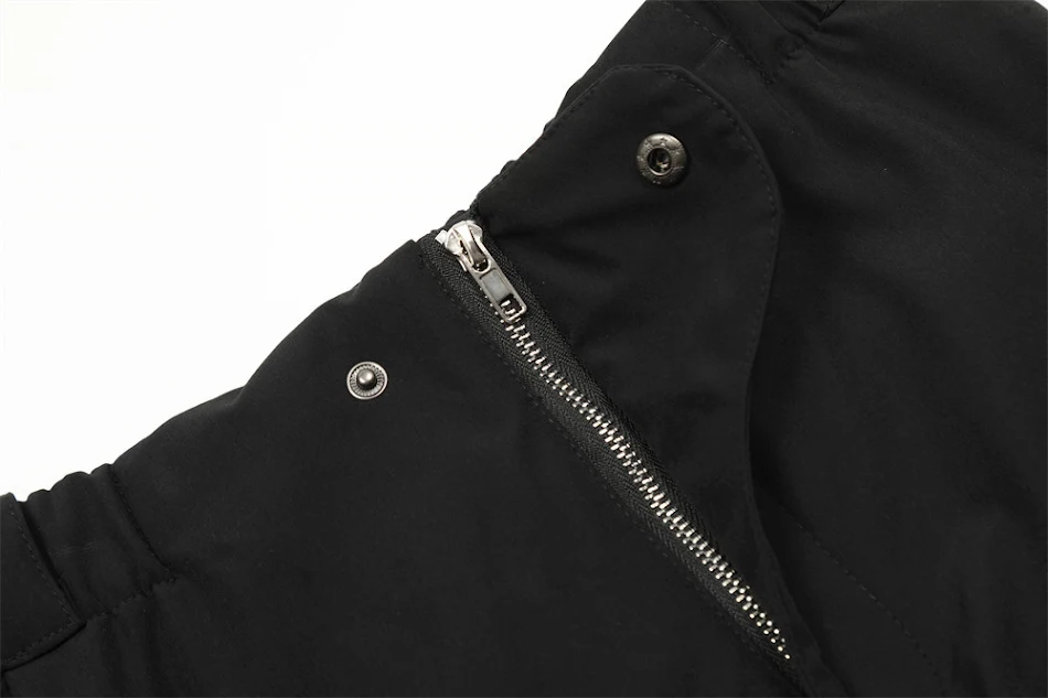 Pantalon Ample Homme Design Spécial Plissé. Confort et style réunis pour un look tendance et décontracté. Parfait pour toutes les occasions.