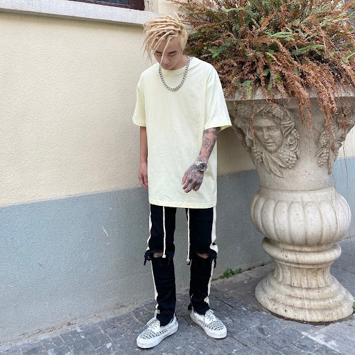 Title 5, Solid color short-sleeved T-shirt undershirt. A...