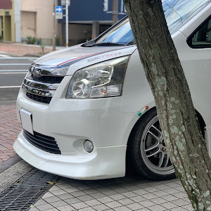 ノア ZRR70W