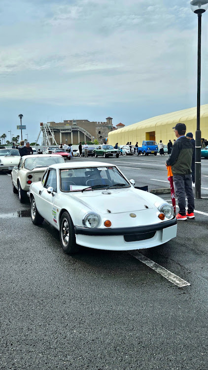 ゆうF i t🍇GD3🇺🇸さんが投稿した旧車・ドライブ・和歌山・マリーナシティ・クラシックカーフェスティバルに関するカスタム事例の投稿画像6枚目