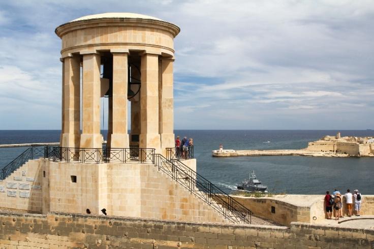 File:Malta 250915 Siege Bell War Memorial 04.jpg - Wikimedia Commons