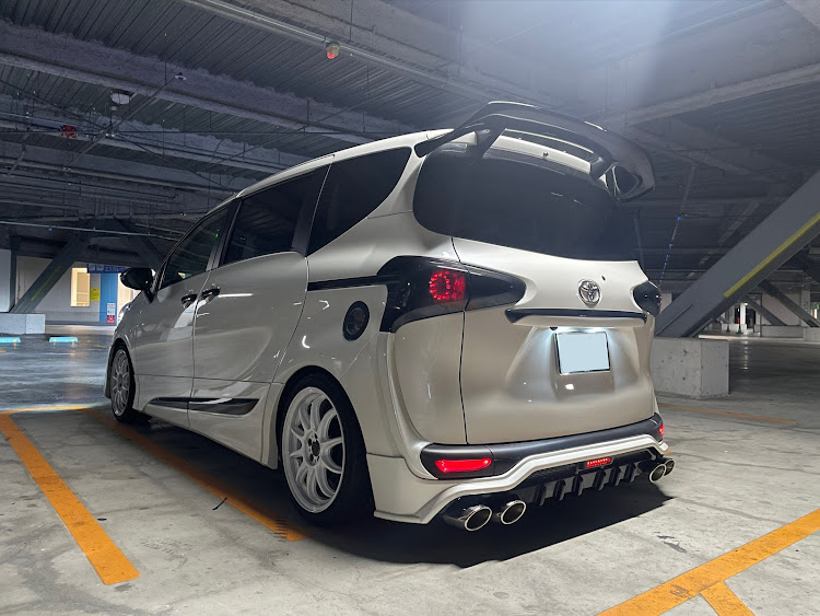 シエンタの夜の車内空間・VSB ~various sienta bros.~・追加メーターに関するカスタム事例の投稿画像2枚目