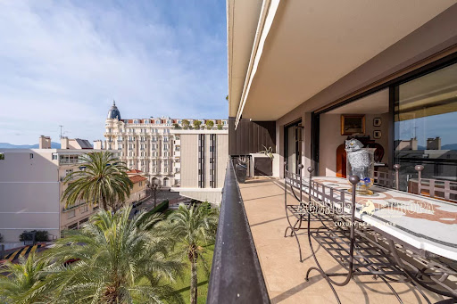 Seaside apartment with terrace 2