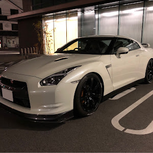 NISSAN GT-R