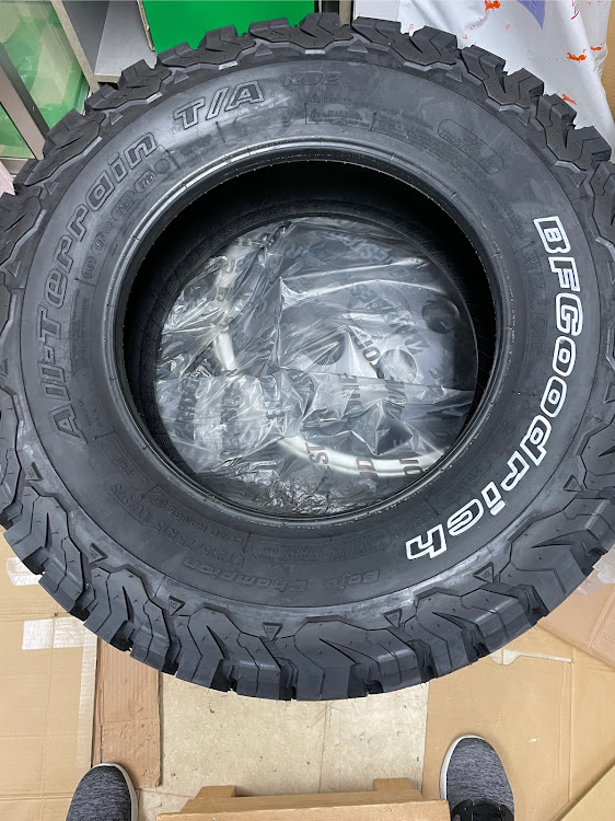 ジムニーシエラのBFGoodrich All-Terrain・ホワイトレター・タイヤマーカーペン白・油性タイプと修正ペン黒・ソフト99に関するカスタム事例の投稿画像4枚目