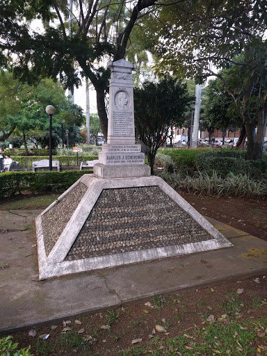 Monumento a Aquileo J. Echever